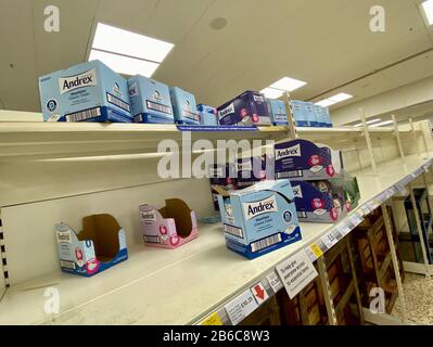 Tesco, Bletchley, UK. 10th March 2020. Supermarkets see another day of panic buying of toilet rolls in the midst of Covid-19 virus outbreaks accross the UK. © Chris Yates/ Alamy Live News Stock Photo