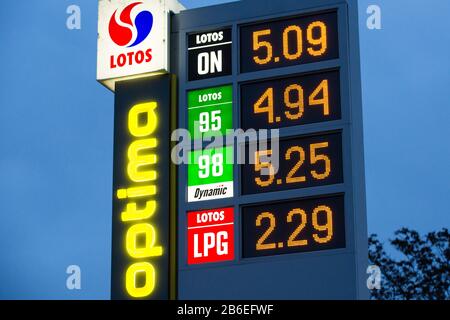 Boleslawiec, Poland. 24th Feb, 2020. Fuel prices at LOTOS Optima petrol station in Boleslawiec. Credit: Karol Serewis/SOPA Images/ZUMA Wire/Alamy Live News Stock Photo
