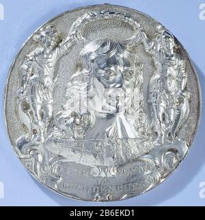 Alliance between Brandenburg and the States General Silver medal. Front: brisket man by two warriors crowned with laurel wreath above inscription. Reverse: Portrait man on horseback with command staff within omschrift. Manufacturer : medalist Wouter Muller Pieter van Abeele manufacture Place: Amsterdam Date: 1672 Material: silver Technique: casting / float / plaque medal size: 7 cm d. × g 61.70 gr Subject: Defense treaty with Brandenburg When: 1672 - 1672 Stock Photo