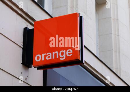 Bordeaux , Aquitaine / France - 01 22 2020 : Orange store logo on shop french telecom company Stock Photo