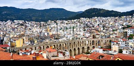 Kavala, Eastern Macedonia, Aegean Sea, Greece, of the Byzantine fortress seen on the Roman aqueduct (Kamares) and the city of Kavala, it consists of 60 arches of four different sizes and a maximum height of 52m. and it was reconstructed in 1550 by Suleiman the Magnificent Stock Photo