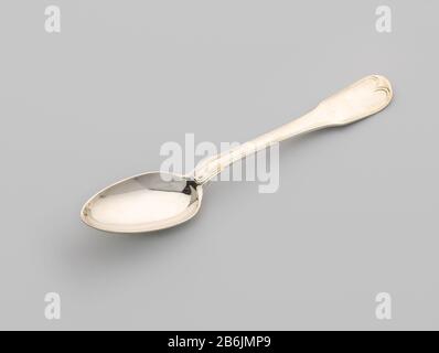 Dessertspoonful the crest Clifford, CC-1960-101-G De eivormige bak van de lepel heeft een versmald uiteinde en is aan zowel boven- als onderzijde door middel van enkel lof verbonden met de platte, gebogen steel, die zich verbreedt naar het spatelvormige uiteinde. Boven- en onderzijde van de steel worden omgeven door een dubbele filetrand, die bij het uiteinde ingezwenkt is. Op de onderzijde van de spatel van zowel de lepels als de vorken is het helmteken Clifford gegraveerd. Manufacturer : zilversmid: Roelof HelwegPlaats manufacture: Amsterdam Dating: 1806 Material: zilver  Dimensions: l 18,8 Stock Photo