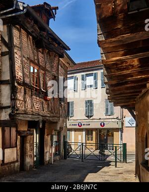 France, Ain departement, Auvergne - Rhone - Alpes région.  In the center of the city of Bourg-en- Bresse, in the impasse Littré a series of beautiful old half-timbered houses from the medieval period (15th century) Stock Photo
