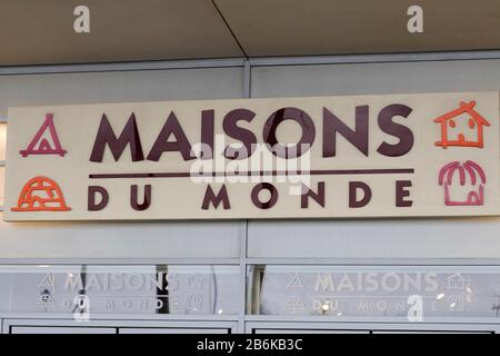 Maison Du Monde, decoration and furniture store