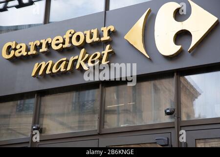 Bordeaux , Aquitaine / France - 11 30 2019 : Carrefour market logo shop market sign store supermarket brand Stock Photo