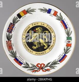 Unity is strength Unity is strength object type: commemorative plate Item number: NG-1989-5-1 Inscriptions / Brands: inscription, v.z. inscription: 'FRANCE / RUSSIA / ITALY / SERBIA / MONTENEGRO / JAPAN / G BRITAIN / BELGIUM'opschrift, v.z. Central: 'L'UNION FAIT LA FORCE / SMURF MACHT'merk, reverse m.o .: Stande bird Where: under signature description: White plate with gold rim; centrally on black background used a yellow lion standing to the right. Around this legend on a yellow background. Buitenrand a baldertak with M.O. tied red ribbon. Branch on the flags of eight countries, including le Stock Photo