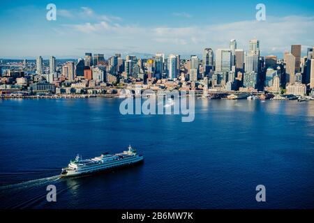 Aerial view of Bainbridge Island Ferry and Seattle skyline, Lake Union, Washington, USA Stock Photo