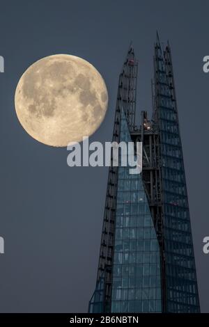 Supermoon Shines Brightly behind Londons stunning Shard building Stock Photo