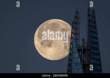 Supermoon Shines Brightly behind Londons stunning Shard building Stock Photo