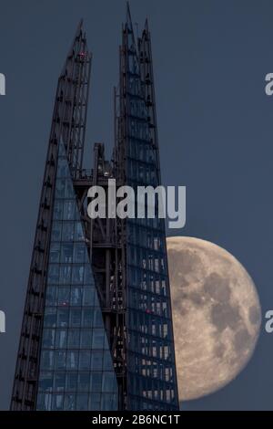 Supermoon Shines Brightly behind Londons stunning Shard building Stock Photo