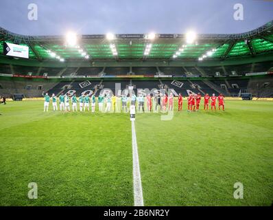 Monchengladach, Germany. 11th Mar, 2020. Bundesliga, Borussia Mönchengladbach - 1 FC Cologne, 21st matchday at Borussia-Park. The players from Mönchengladbach and Cologne are taking a team photo. Due to the coronavirus, the game takes place without spectators as a ghost game. Credit: dpa picture alliance/Alamy Live News Stock Photo