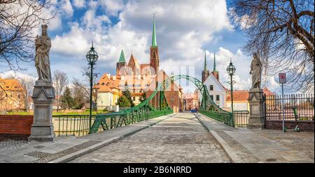 Panoramic view of renovated Tumski Bridge (Most Tumski) in Wroclaw, Poland Stock Photo