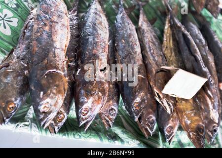 dh PNG Market ALOTAU PAPUA NEW GUINEA Dried Mackerel fish product display food Stock Photo