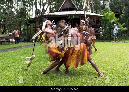 dh PNG village native dancers ALOTAU PAPUA NEW GUINEA Traditional ...