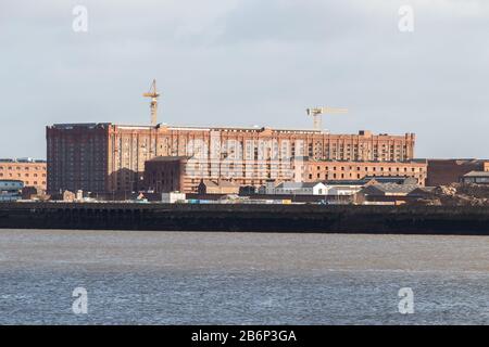 Stanley Dock Tobacco Warehouse, the world's largest brick warehouse, overlooking river Mersey, Liverpool Stock Photo