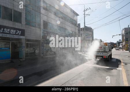 Sangju, South Korea. 11th Mar, 2020. March 11, 2020-Sangju, South Korea-Local government vehicle desinfection to district at downtown's Sangju, South Korea. South Korea reported 242 new cases of the new coronavirus on Wednesday, up from 131 new cases a day earlier, bringing the nation's total infections to 7,755. Confirmed cases showed no signs of a slowdown in the southeastern city of Daegu and capital Seoul. Credit: Ryu Seung-Il/ZUMA Wire/Alamy Live News Stock Photo