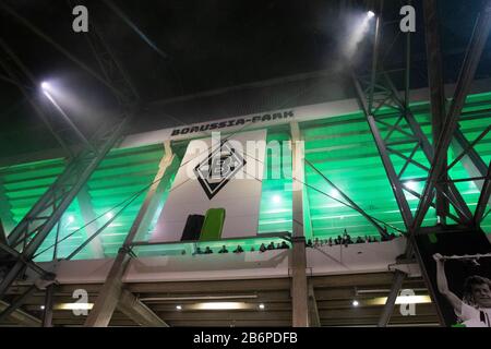 Monchengladach, Germany. 11th Mar, 2020. Team Gladbach celebrate the victory with fans outside the stadium after the Bundesliga match Borussia Mönchengladbach vs. 1.FC Köln in the season 2019/2020 (Geisterspiel, ghost game, coronavirus) DFL regulations prohibit any use of photographs as image sequences and/or quasi-video. Credit: Mika Volkmann/Alamy Live News Stock Photo