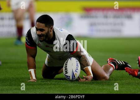 Toronto Wolfpack's Ricky Leutele scores his 2nd try during the Challenge Cup match at the John Smith's Stadium, Huddersfield. Stock Photo