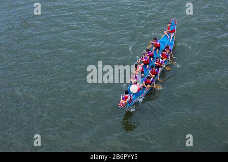 Dragonboat team racing during the 2019 Taipei Dragon Boat festival in Taipei Taiwan Stock Photo