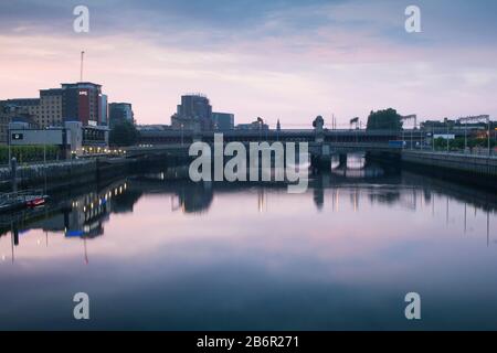 The river Clyde at sunrise on a summer’s day in Glasgow, Scotland. Stock Photo