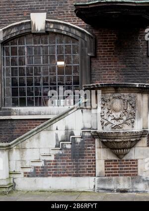 External pulpit outside St James's Church, Piccadilly, erected in 1902 on the North Wall; designed by Temple Moore and carved by L.A.Turner. Stock Photo