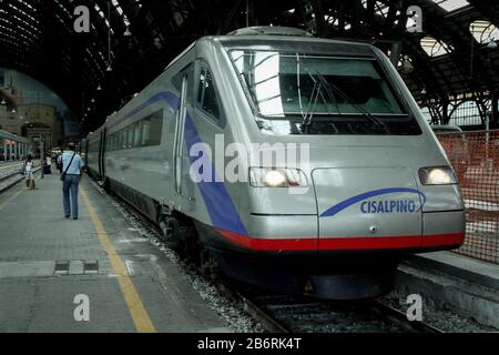 Cisalpino tilting train, class ETR 470 or pendolino, at Zurich station ...