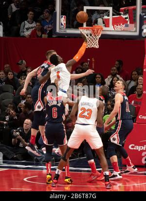 New York Knicks' Bobby Portis (1) makes a shot over Orlando Magic's Al ...