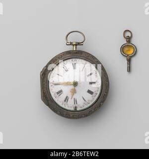 Herenhorloge van zilver in losse kast Herenhorloge van zilver met gladde achterbodem en wit geëmailleerde wijzerplaat. In een losse zilveren kast een gedreven tafereel, voorstellende een molen in een landschap. Manufacturer : uurwerkmaker: E. HemmenPlaats manufacture: Londen Dating: ca. 1770 Material: zilver email  Dimensions: horloge: d 4,2 cmh 6,3 cm × b 4,9 cm × d 2,7 cm Stock Photo