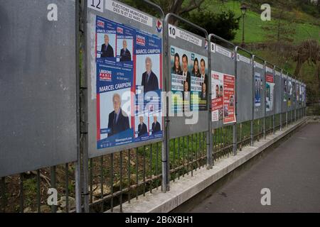 Official display panels showing electoral candidates of French municipal elections, amid Coronavirus concerns, rue Ronsard, Montmartre, 75018 Paris, France, March 2020 Stock Photo