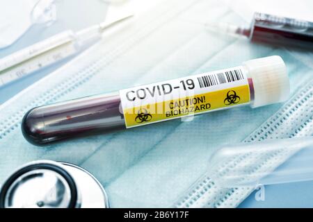 Blutentnahmeroehrchen mit Aufschrift Covid-19, Symbolfoto Coronavirus Stock Photo