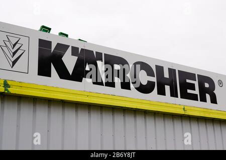 Cleaning equipment and pressure washers | Kärcher International