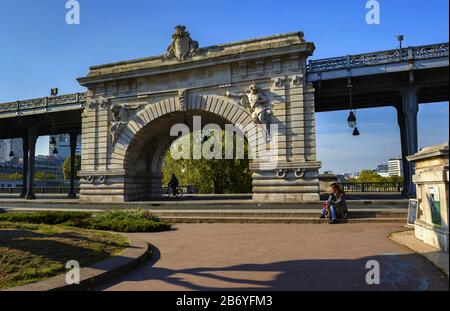 Viaduct de Passy on the Bir-Hakeim Bridge in Paris Stock Photo