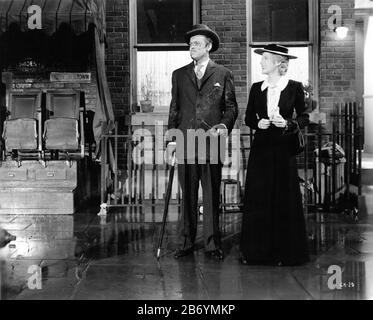 ORSON WELLES as Charles Foster Kane and DOROTHY COMINGORE as Susan Alexander in CITIZEN KANE 1941 director Orson Welles screenplay Herman J. Mankiewicz and Orson Welles music Bernard Herrmann Mercury Productions / RKO Radio Pictures Stock Photo