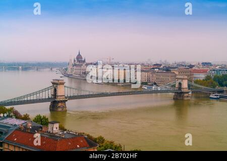 View of the chain bridge, danube river and the parliament palace, Pest Stock Photo