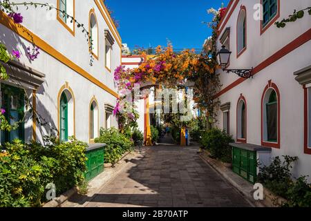 Street decorated with flowers in Puerto de Mogán in Gran Canaria Stock Photo
