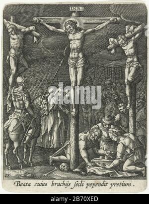 Kruisiging met lanssteek Passie en wederopstanding van Christus (serietitel) Passio et Resvrrectio DN Iesv Christi (serietitel) Christ hanging on the cross next to him two criminals. A Lancer puts his lance in Christ they are. Three soldiers gambling for the cloak of Christ. The print has a Latin caption manufacture manufacturer: printmaker: Adriaen Collaertuitgever: Adriaen CollaertPlaats manufacture: Antwerp Date: 1570 - 1618 Physical features: car material: paper Technique: engra (printing process) Dimensions: sheet: H 86 mm × W 64 mm Subject: the crucifixion of Christ: Christ's death on th Stock Photo