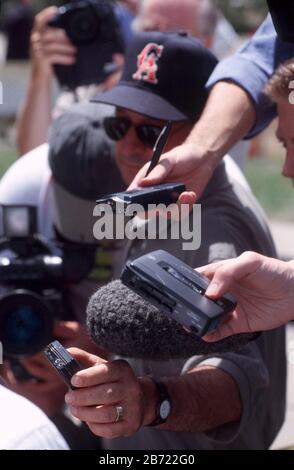 Fort Dodge, Iowa USA, July 15 1999: Members of the news media surround Texas Gov. George W. Bush (not shown) as he campaigns for president at Soldier's Park.  ©Bob Daemmrich Stock Photo