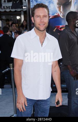 Michael Rosenbaum at the World Premiere of 'Superman Returns' held at the Mann Village Theater in Westwood, CA. The event took place on Wednesday, June 21, 2006. Photo by: SBM / PictureLux - All Rights Reserved - File Reference # 33984-3965SBMPLX Stock Photo