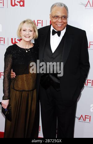 Cecilia Hart and James Earl Jones at The 34th AFI Life Achievement Award Honoring Sir Sean Connery held at the Kodak Theater in Hollywood, CA. The event took place on Thursday, June 8, 2006.  Photo by: SBM / PictureLux - All Rights Reserved - File Reference # 33984-3574SBMPLX Stock Photo