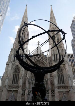 Atlas Statue at Rockefeller Center and St. Patrick's Cathedral Stock Photo