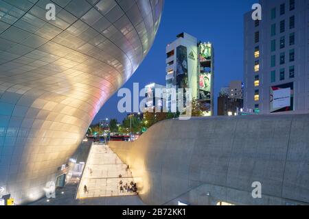 Dongdaemun Design Plaza at dusk, Seoul, South Korea Stock Photo