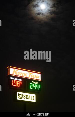 kwik trip fuel stations gas stations in fond du lac have fuel prices under 2 dollars due to the stock market falling stock photo alamy alamy