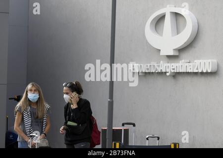 (200313) -- EZEIZA, March 13, 2020 (Xinhua) -- Passengers wearing face masks are seen at the Ministro Pistarini International Airport in Ezeiza, Argentina, March 12, 2020. In Argentina where a total of 31 COVID-19 cases have been reported, a number of sports events, including football matches, will be held without spectators, according to the country's sports ministry. (TELAM/Handout via Xinhua) Stock Photo