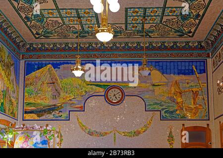 Spain, Valencia, Valencia, Carrer de Xàtiva, railway station, Estacío del the north, main hall, tessellated decorations, wall picture, architecture, b Stock Photo