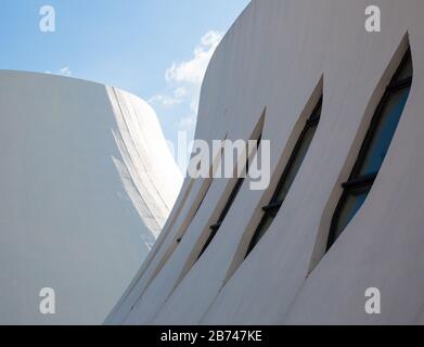 Le Havre, Kulturzentrum LE VOLCAN von Oskar Niemeyer 1977-82, Teilansicht Stock Photo