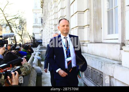 SIMON STEVENS CHIEF EXECUTIVE OF THE NATIONAL HEALTH SERVICE ARRIVING AT THE CABINET OFFICE BRIEFING ROOMS [ COBR ]  FOR AN EMERGENCY MEETING ON THE CORONAVIRUS COVID-19 . CABINET OFFICE MEETING ROOMS FREQUENTLY KNOWN AS COBRA. SIR SIMON LAURENCE STEVENS IS A PUBLIC POLICY ANALYST. MASTER OF BUSINESS ADMINISTRATION. Stock Photo