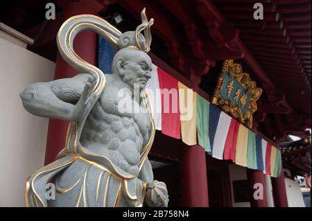 12.04.2019, Singapore, Republic of Singapore, Asia - Statue and prayer flags in front of the Buddha Tooth Relic Temple in Singapore's Chinatown district. [automated translation] Stock Photo