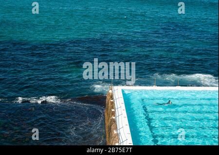 21.09.2018, Sydney, New South Wales, Australia - A swimmer is swimming in the pool of the Bondi Icebergs Swimming Club. [automated translation]