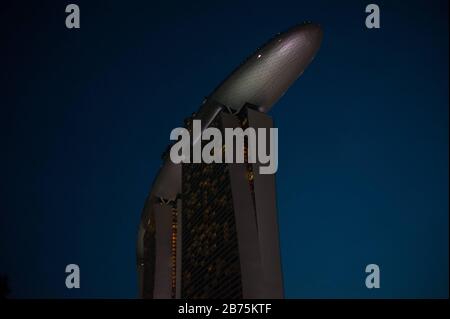 View of Marina Bay Sands Cantilevered Platform and its Famed Infinity ...