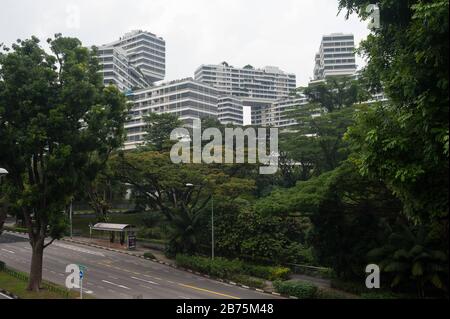 14.12.2017, Singapore, Republic of Singapore, Asia - The Interlace residential complex, planned and designed by the German architect Ole Scheeren together with the Dutch firm OMA. The apartment complex comprises a total of 1040 residential units. [automated translation] Stock Photo